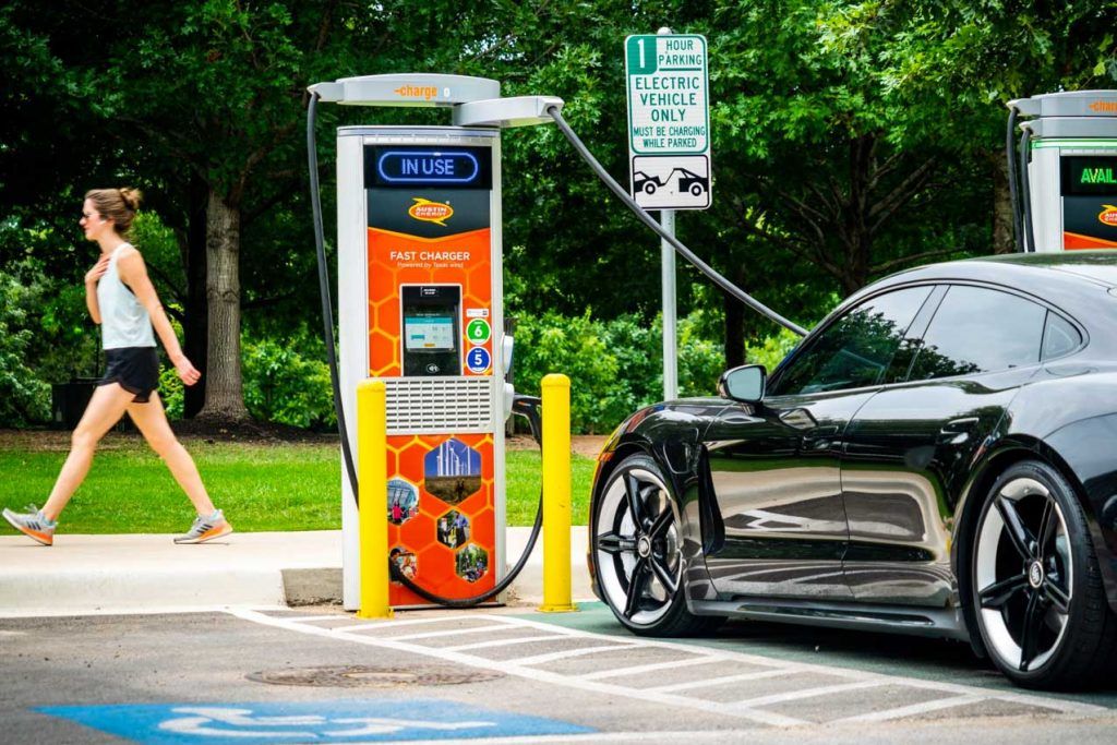 how to use ev charging stations